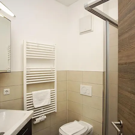 Naturnah, Mit Terrasse, Garten Und Meerblick - Auf Dem Teschenberg Middelhagen